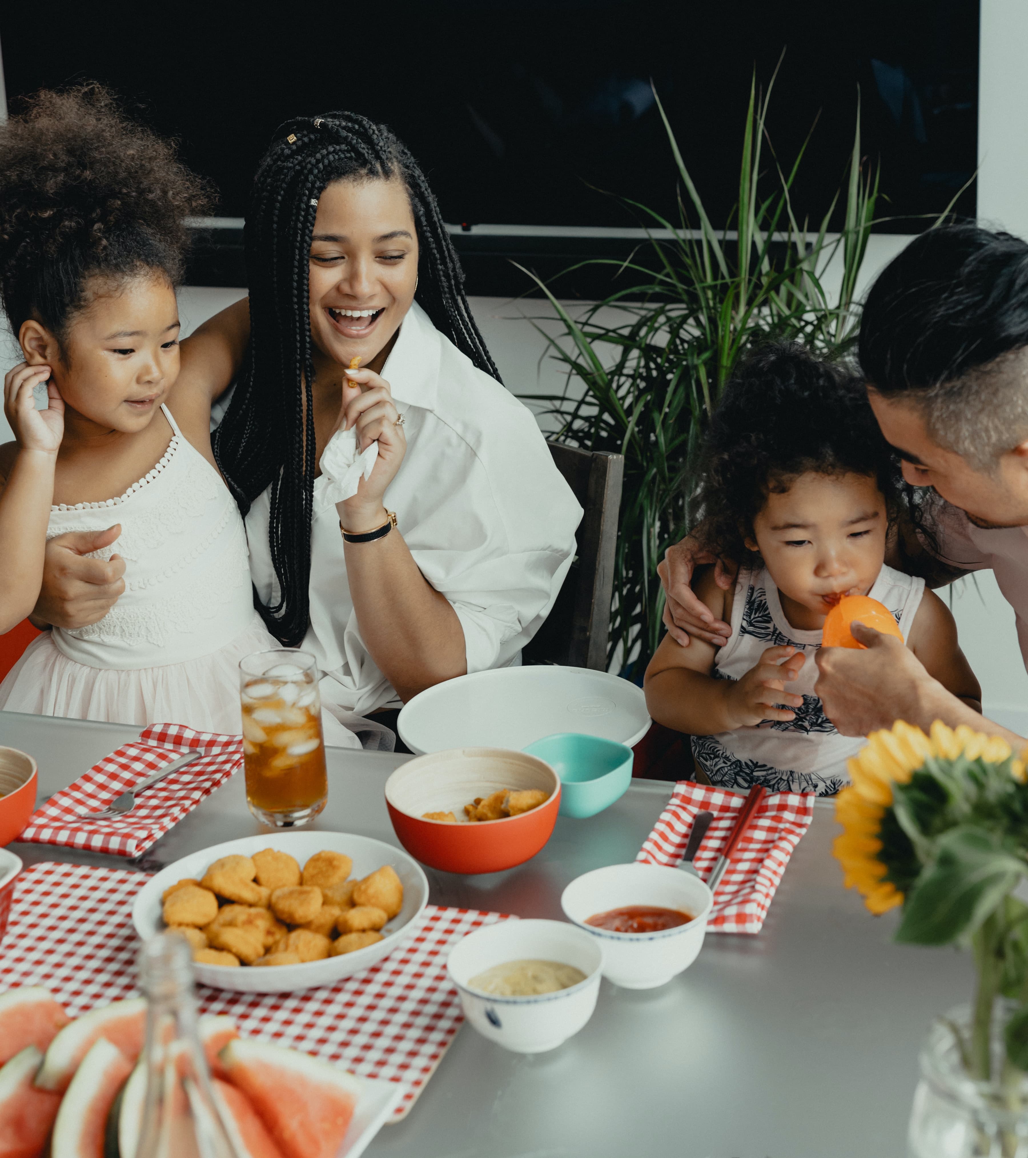Family sharing a meal and dealing with kids who are picky eaters.